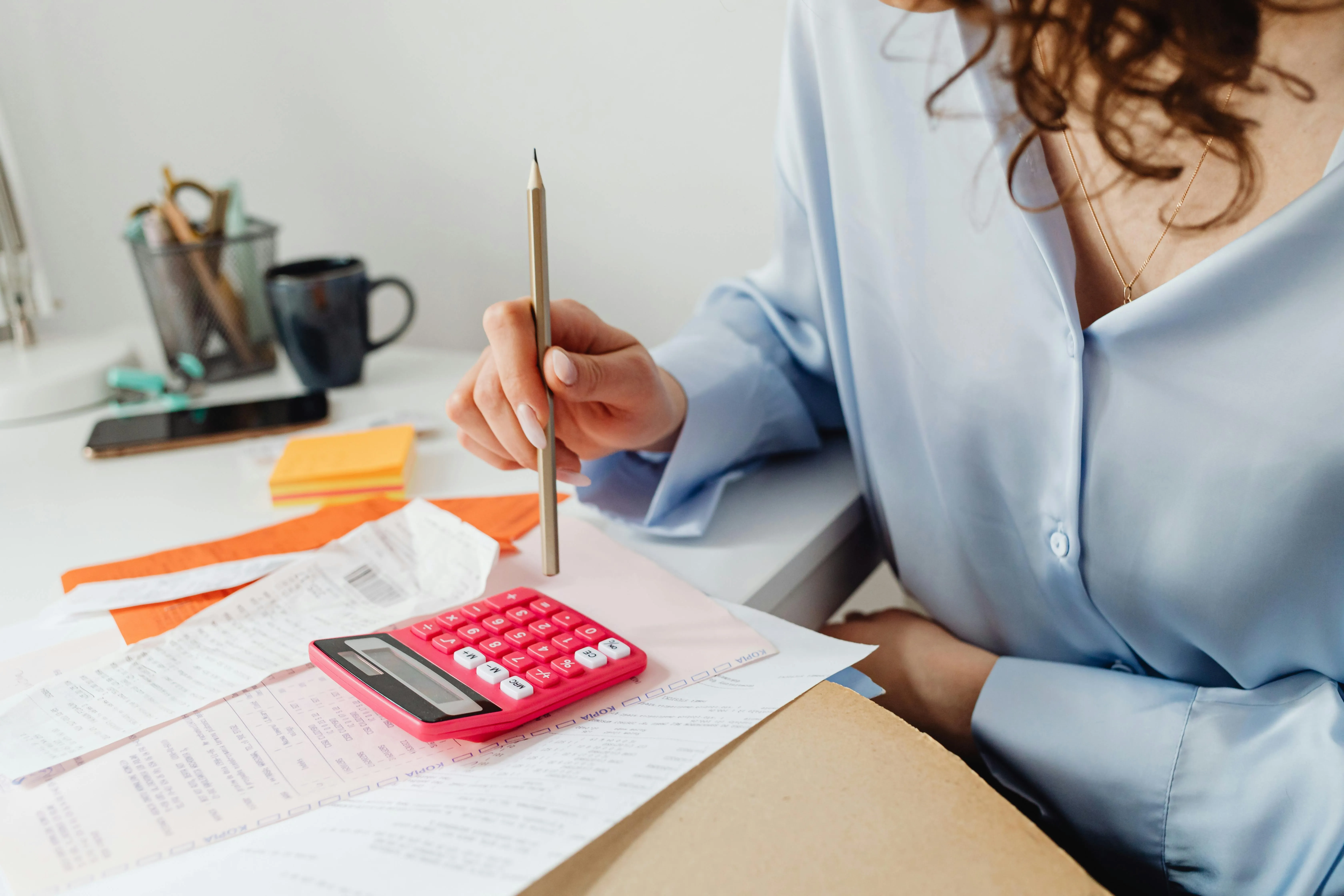 how much does a finance director make