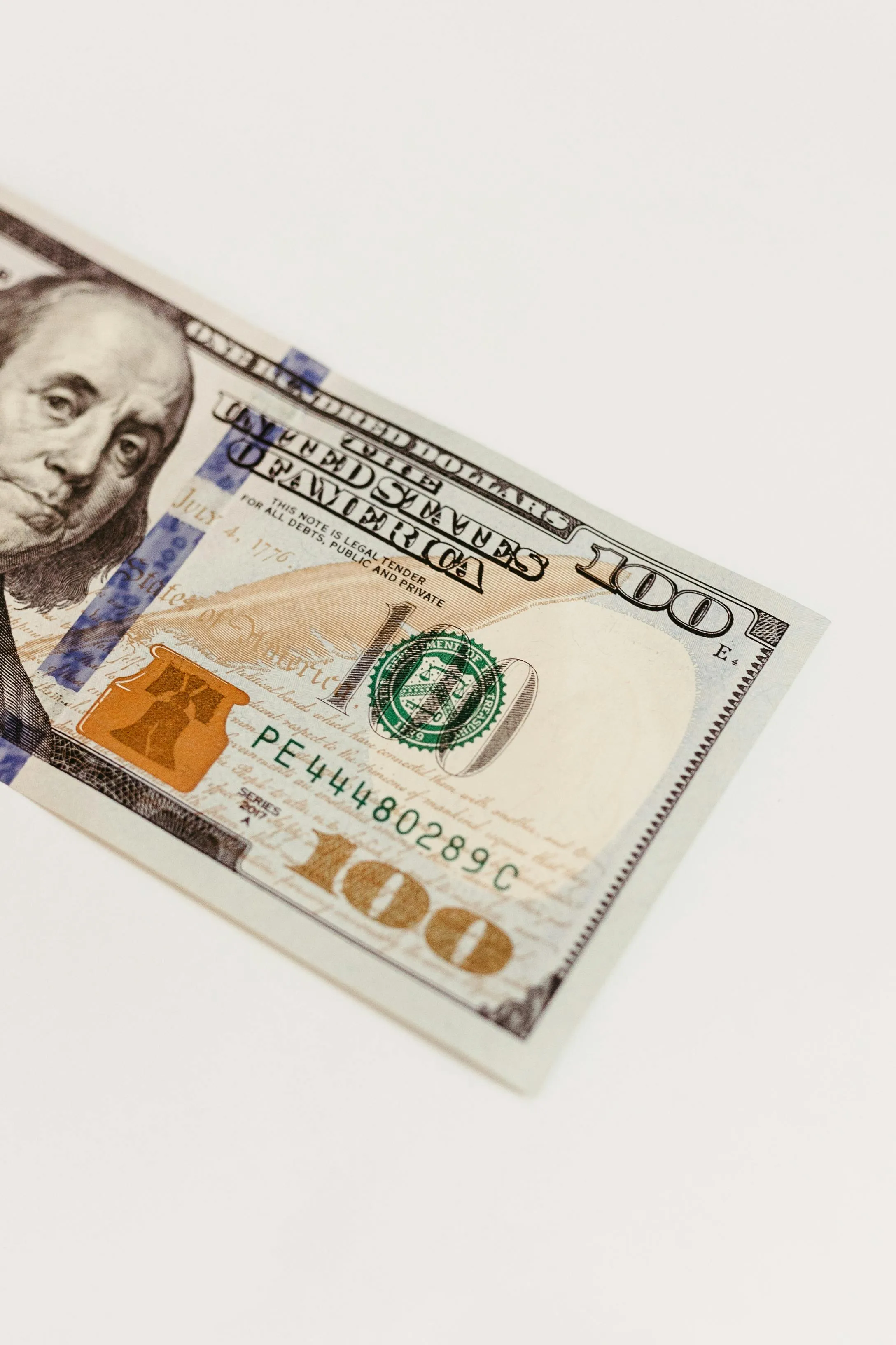 what’s the difference between financing and leasing a car